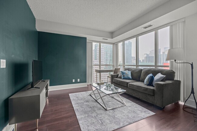 Photo - 241 Wellington St W Unit ID1345996P