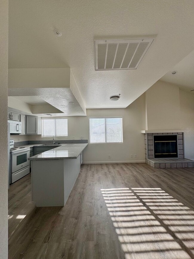 Photo - Stunning Remodeled 3-Bed Condo with River ...