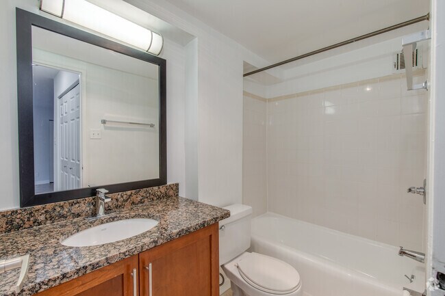 1BR, 1BA - 740SF
