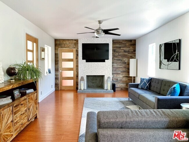Building Photo - 6840 Orion Ave Rental