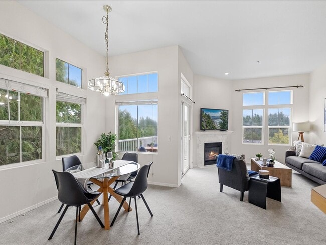 Photo - Available Now - 2 Bed/2 Bath End Unit Townhouse with Garage - Issaquah