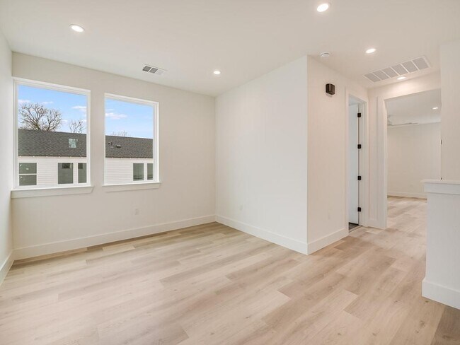 Photo - 7006 Bennett Ave