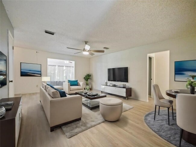 Photo - 240 Maureen Dr