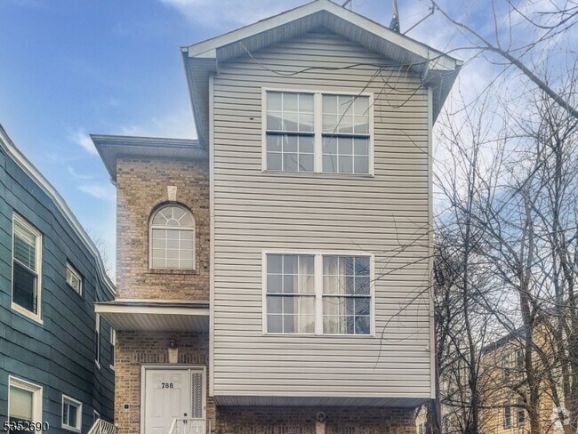 Building Photo - 788 S 17th St Rental