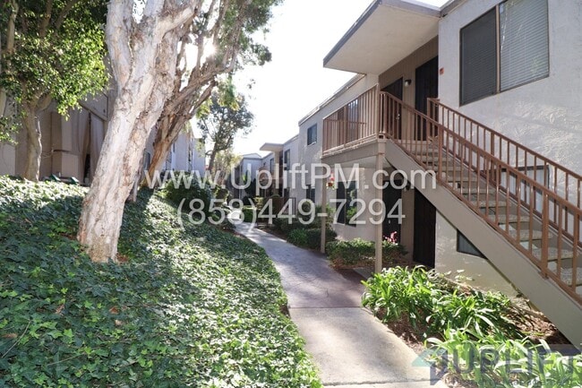 Building Photo - Charming 1 Bed / 1 Bath Condo in Gated Community in a Prime Central Location Unit 107A