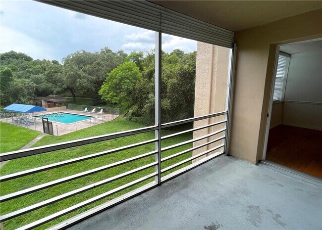 Photo - 9400 Live Oak Pl Unit 306