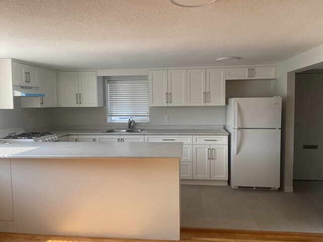 Photo - 1037 Cornwall St