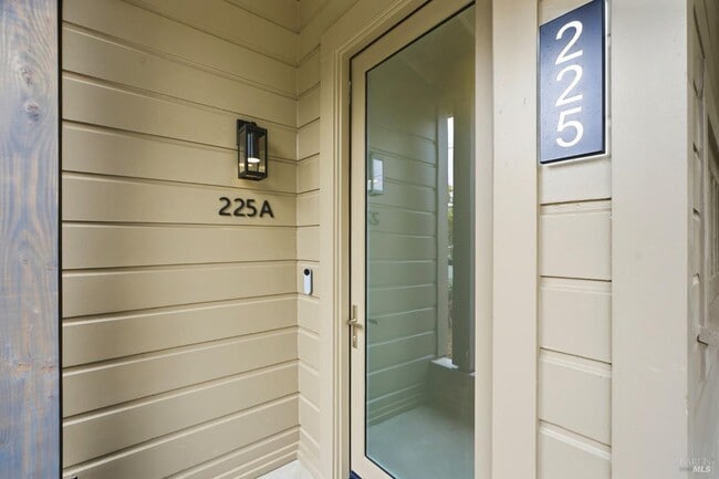 Photo - 225 East St