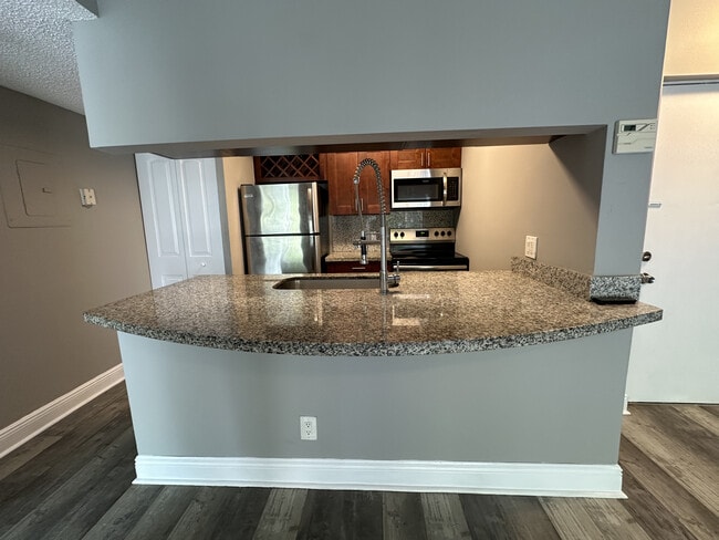 Building Photo - 5672 Rock Island Rd Unit 260