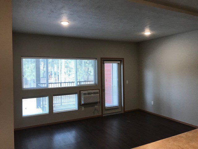 Salnave Glen Apartments