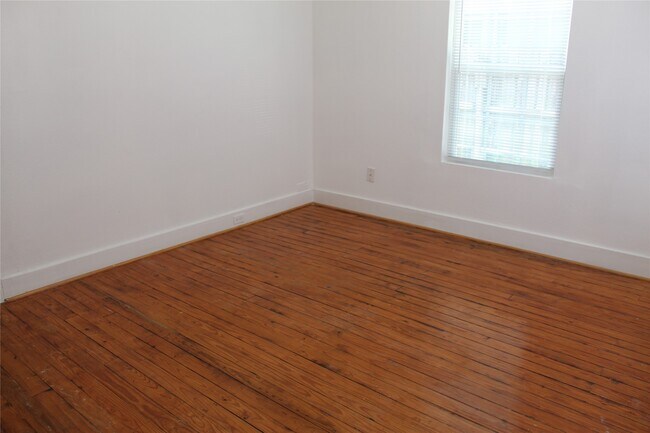 Photo - 229 Neyland St