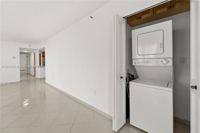 Photo - 1623 Collins Ave Apartment Unit 1623 Collins Ave appt PH1014
