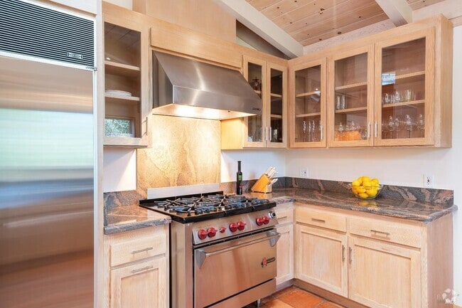 Building Photo - 321 Dutch Henry Canyon Rd Rental
