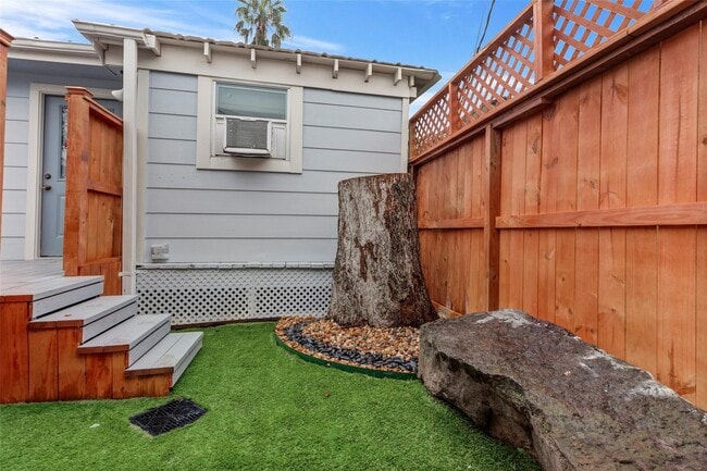 Building Photo - 618 Harvard St