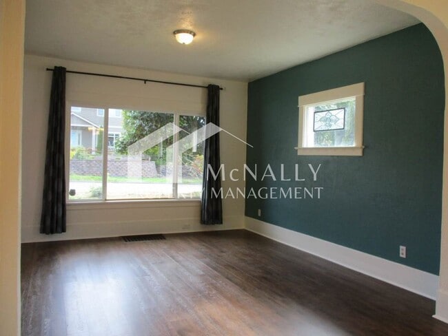 Photo - Charming 3-Bedroom Craftsman in Central Tacoma with Spacious Studio/Office
