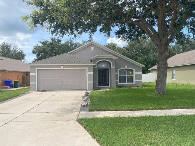 Building Photo - Beautiful Home Located In Tavares