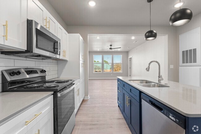 Building Photo - 2215 Dave Ward Dr Rental