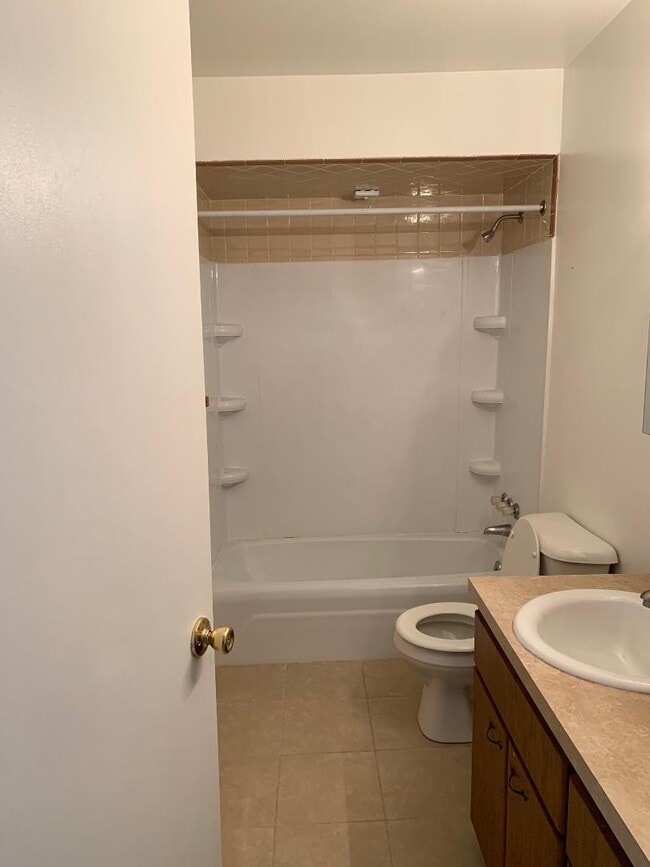 144 Lynwood Manor Unit 8