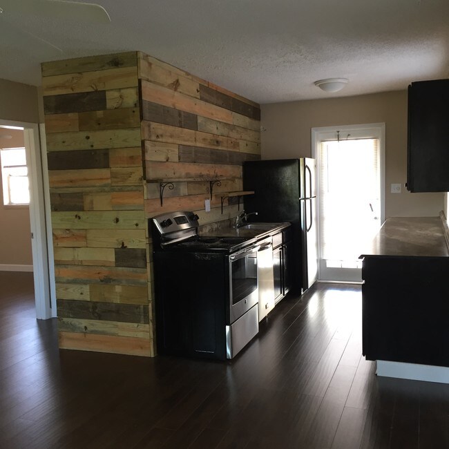 1 Bedroom Front Unit Kitchen - 971 SE 22nd Ave