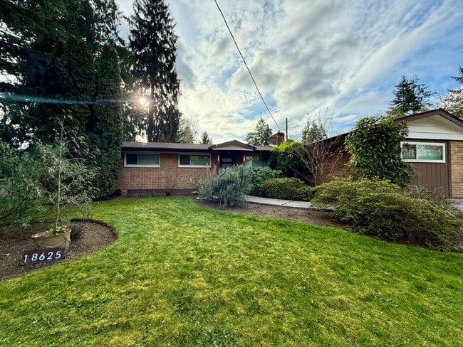 Building Photo - Charming 4-Bedroom Rental in the Heart of Downtown Bothell!