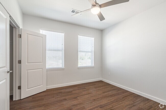 2BR, 2BA - 926SF - Renaissance at Lakeshore