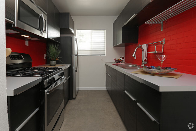 The Hampton on Osborn - The Hampton on Osborn Apartments