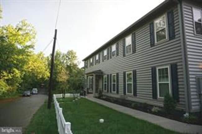 208 Bryan Ave