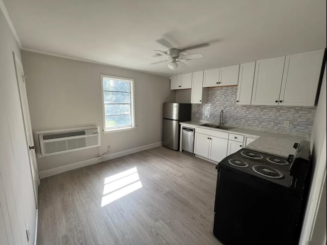 Building Photo - 1524 Mosstree Rd Unit D Rental