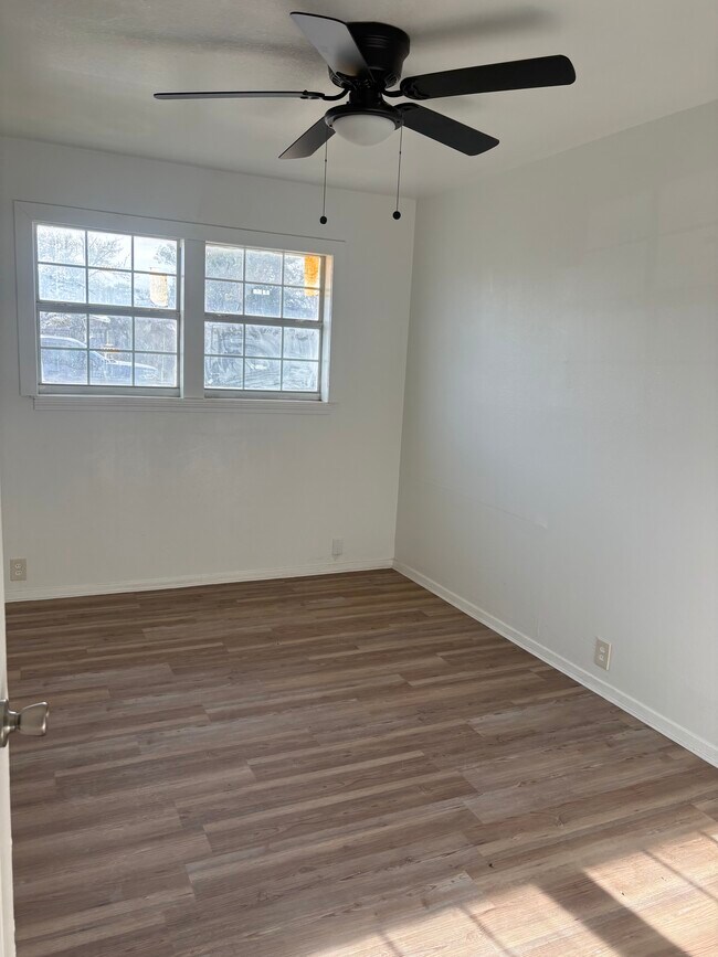 Photo - 209 Redbud Ave