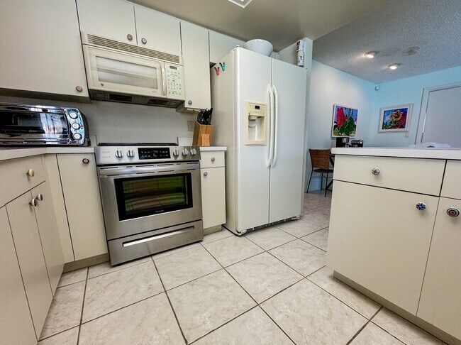 Photo - Gorgeous pool and spa home in central Sarasota