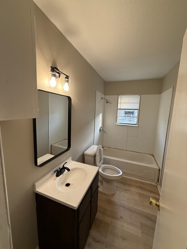 Photo - 1108 Railroad St