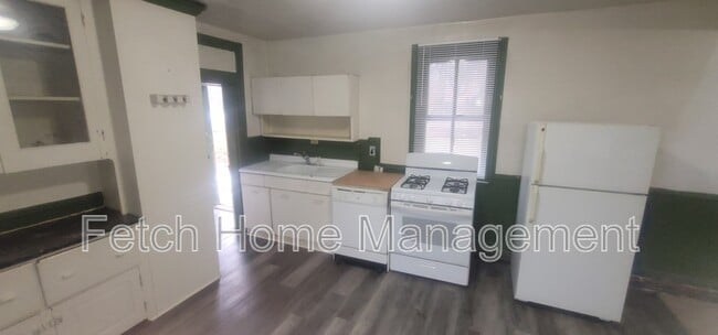 Building Photo - 107-109 East Main Street Unit 1