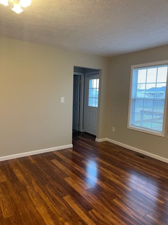 Photo - 1429 Huron Way