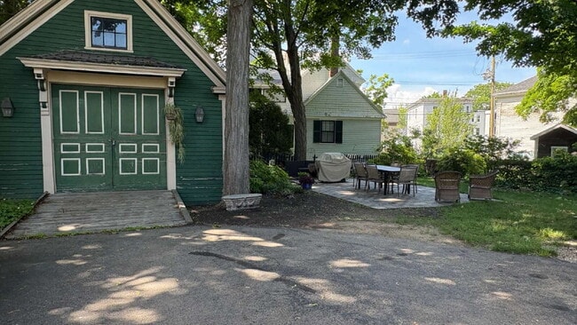 Stunning 3BR + Office Victorian Home with 6 Off-Street Parking Spaces – Flexible Mid- to Long-Ter...