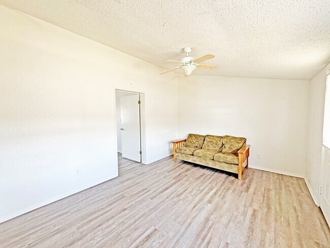 Photo - 408 W Holland Ave