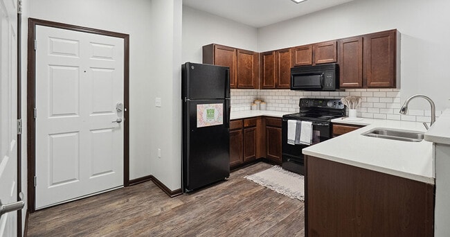 Photo - Walnut Lake Apartments