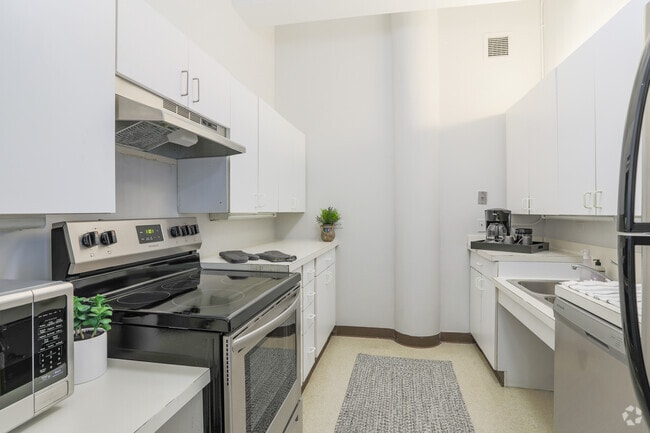 2 BR, 1 BA - Kitchen