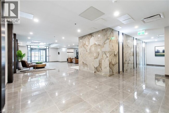 Photo - 870 Queenston Rd Unité 602