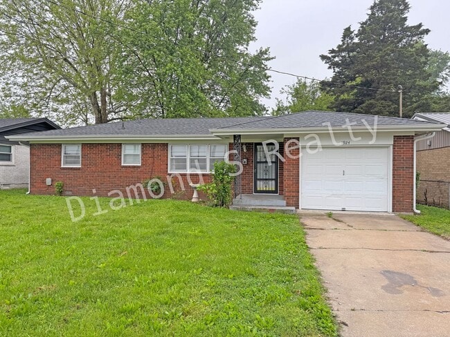 Great Location - 3 Bedroom/1 Bath Home for... - Great Location - 3 Bedroom/1 Bath Home for...