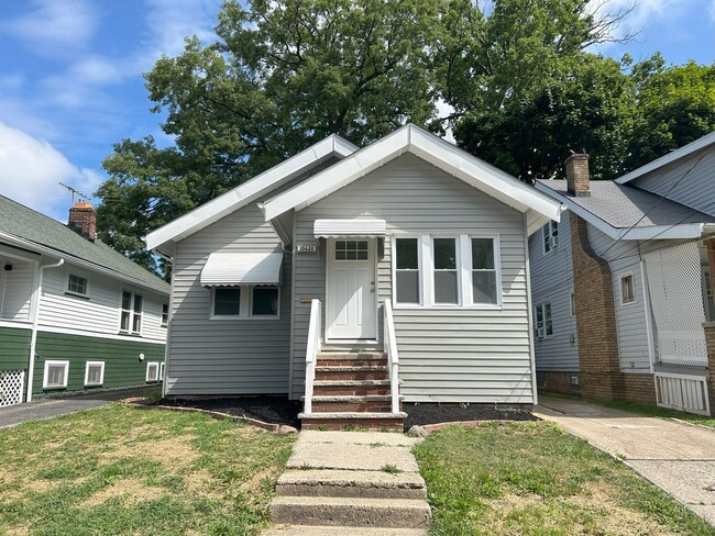 Building Photo - For August Move-In - West Blvd Area - 2 Bedroom Single Family Home