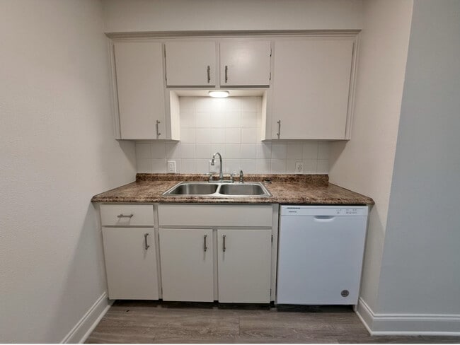 1 bedroom kitchen w/ dishwasher
