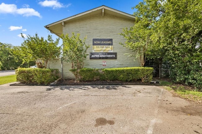 Photo - 806 E 13th St Unit 105