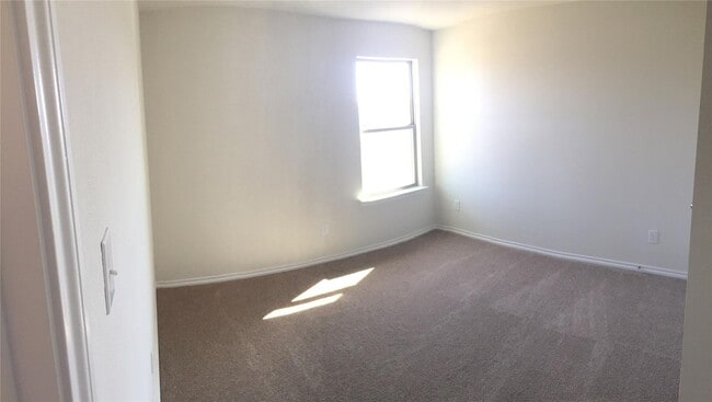 Photo - Beautifully maintained 3-bedroom, 2.5-bath residence