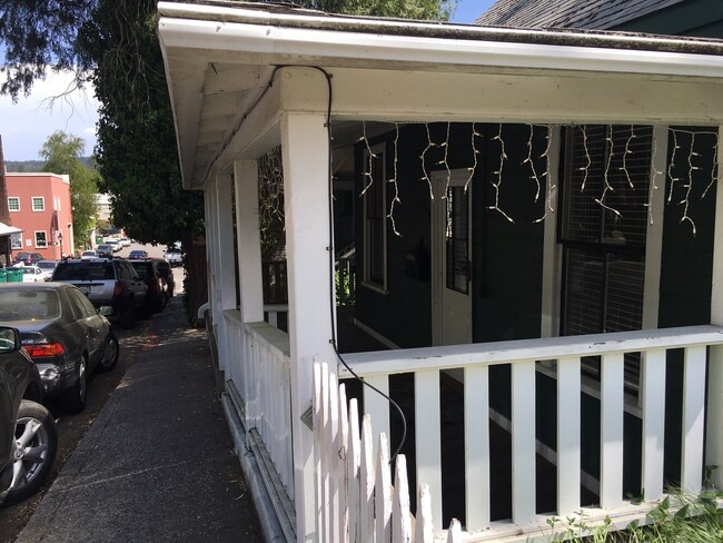 Photo - 409 Spring St