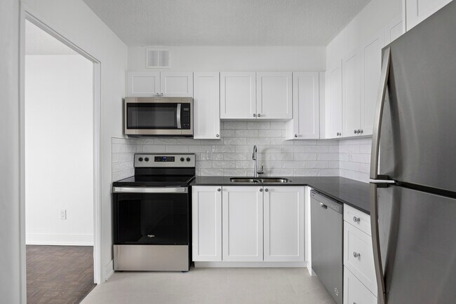 Building Photo - 2445 The Collegeway