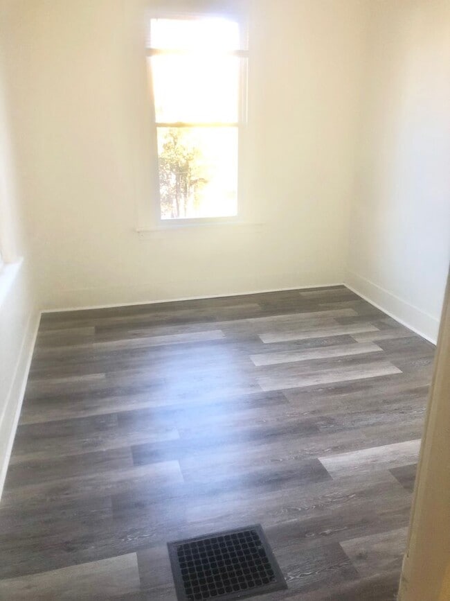 Photo - Updated Seymour Unit for Rent