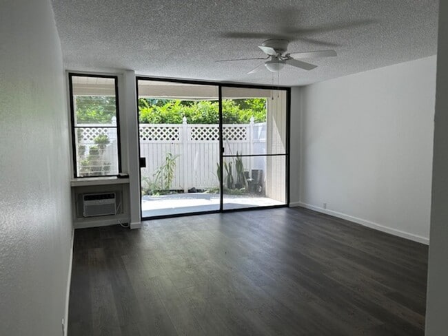 Building Photo - One Bedroom, One Bath Unit in  Kailua Bay ...