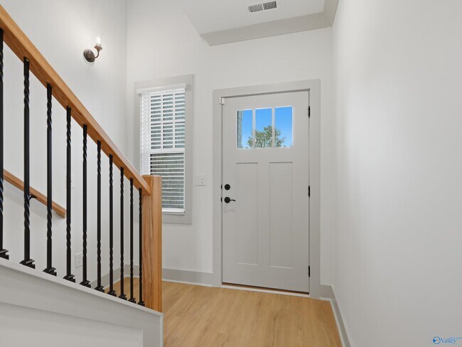 Photo - 8 Whispering Oak Dr SW