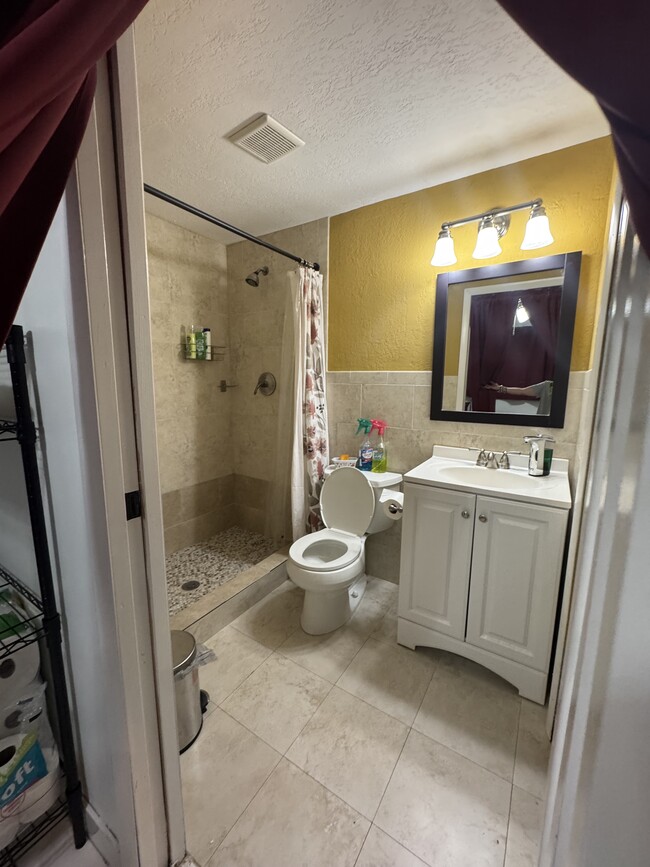 Photo - 5501 SW 89th Ave Unidad 1/1 Spacious Efficient