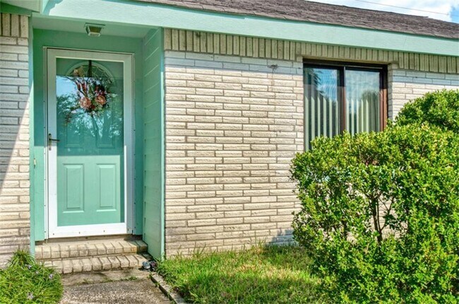 Photo - 22118 Meadowhill Dr